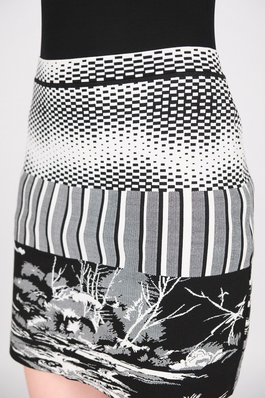 image 5 Юбка-мини черно-белой расцветки