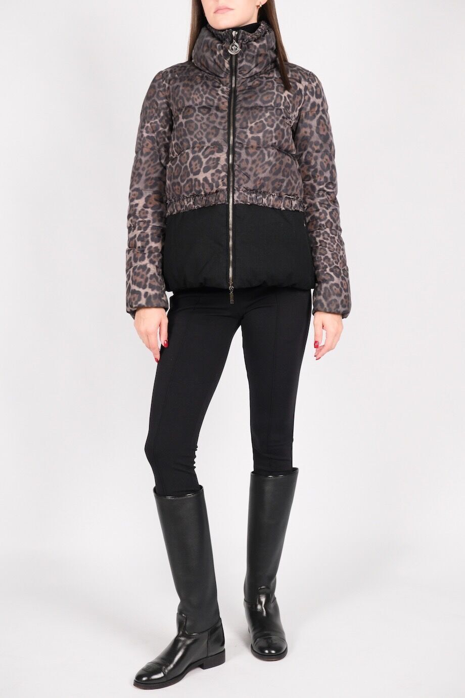 image 1 Пуховик черного цвета с анималистичным принтом