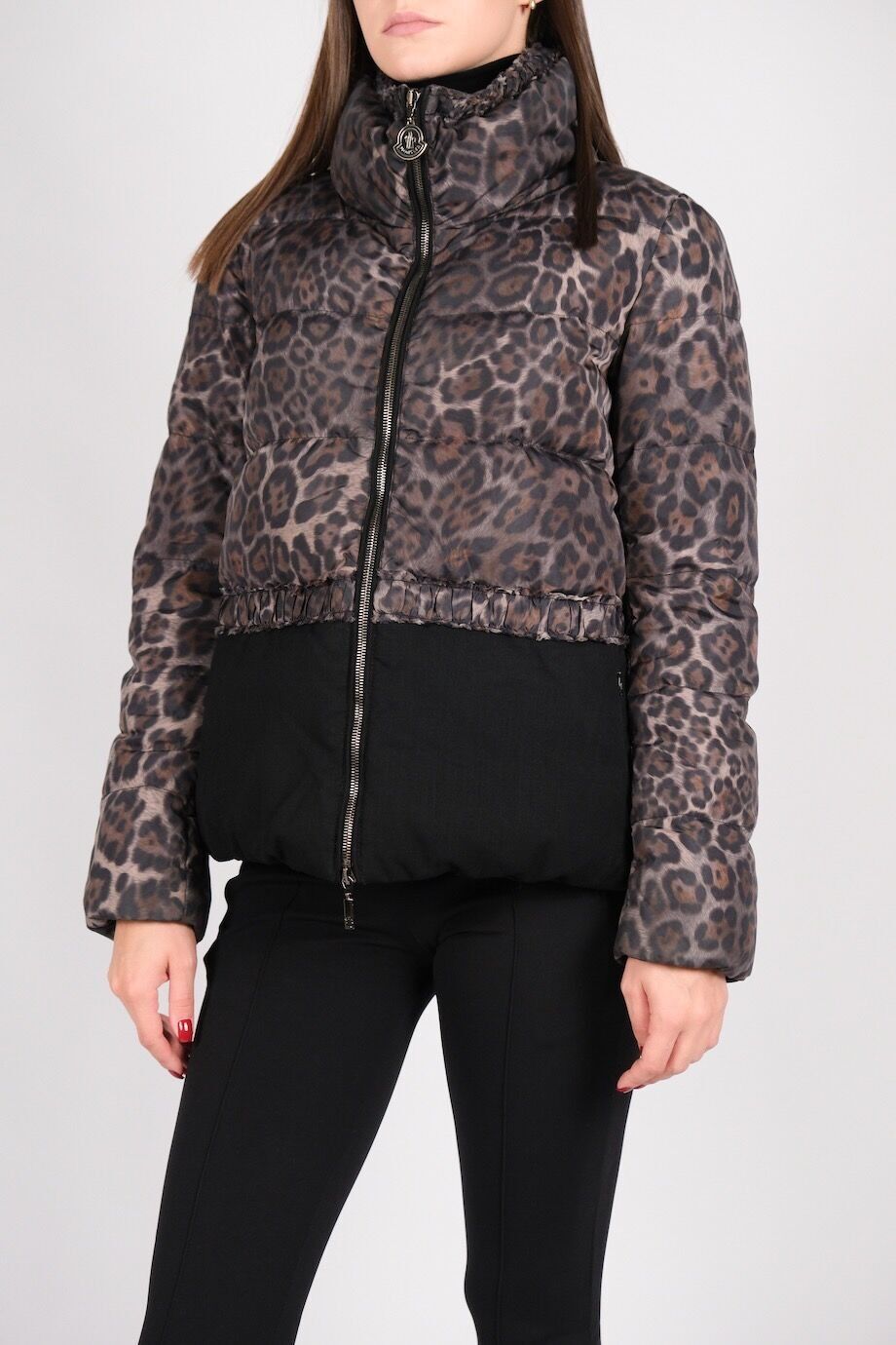 image 2 Пуховик черного цвета с анималистичным принтом