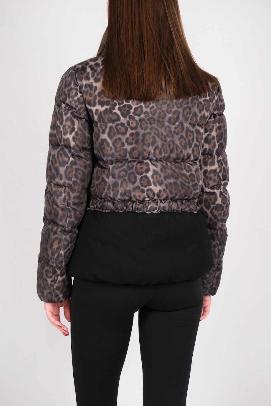 image 4 Пуховик черного цвета с анималистичным принтом