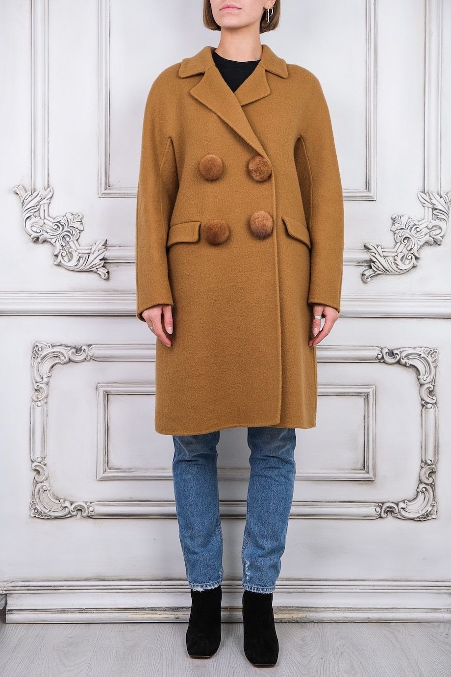 image 1 Двубортное пальто горчичного цвета с меховыми пуговицами