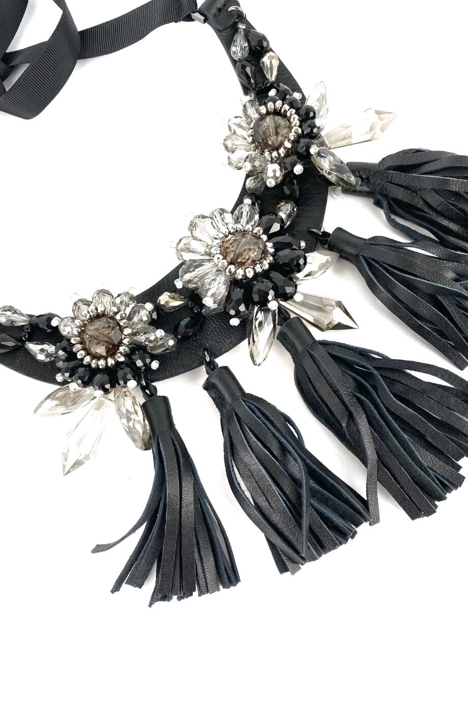 image 2 Украшение из кожи с декором из кристаллов