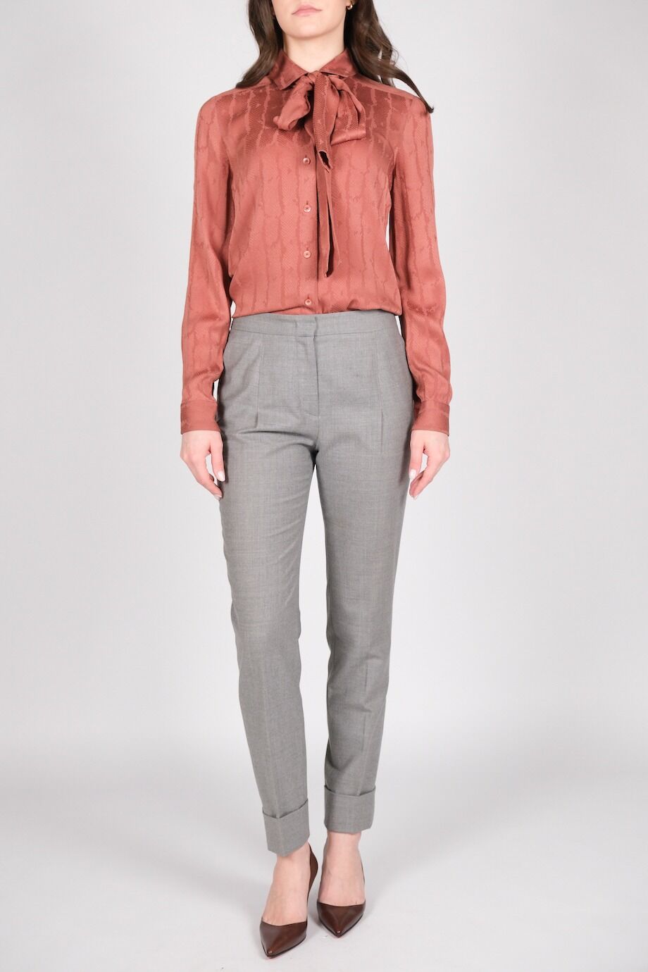 image 1 Брюки серого цвета со стрелками