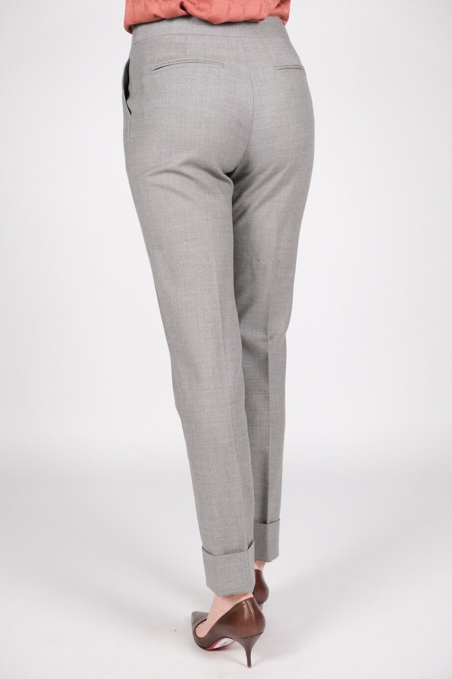 image 4 Брюки серого цвета со стрелками