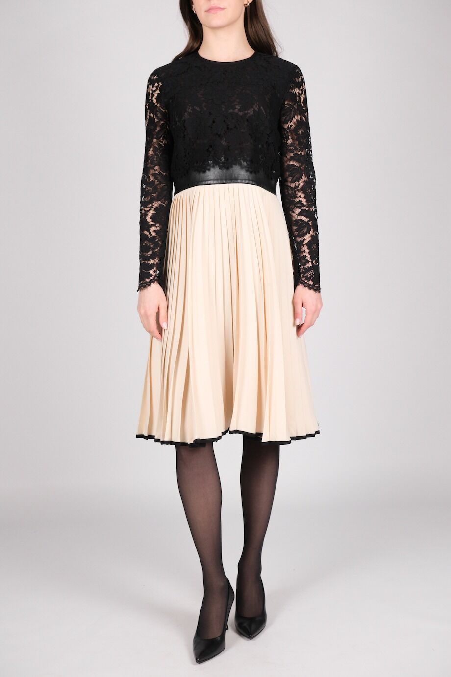 image 1 Платье черного цвета с плиссированной юбкой пудрового цвета
