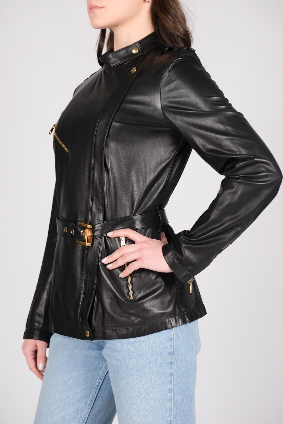 image 2 Удлиненная кожаная куртка чёрного цвета с поясом