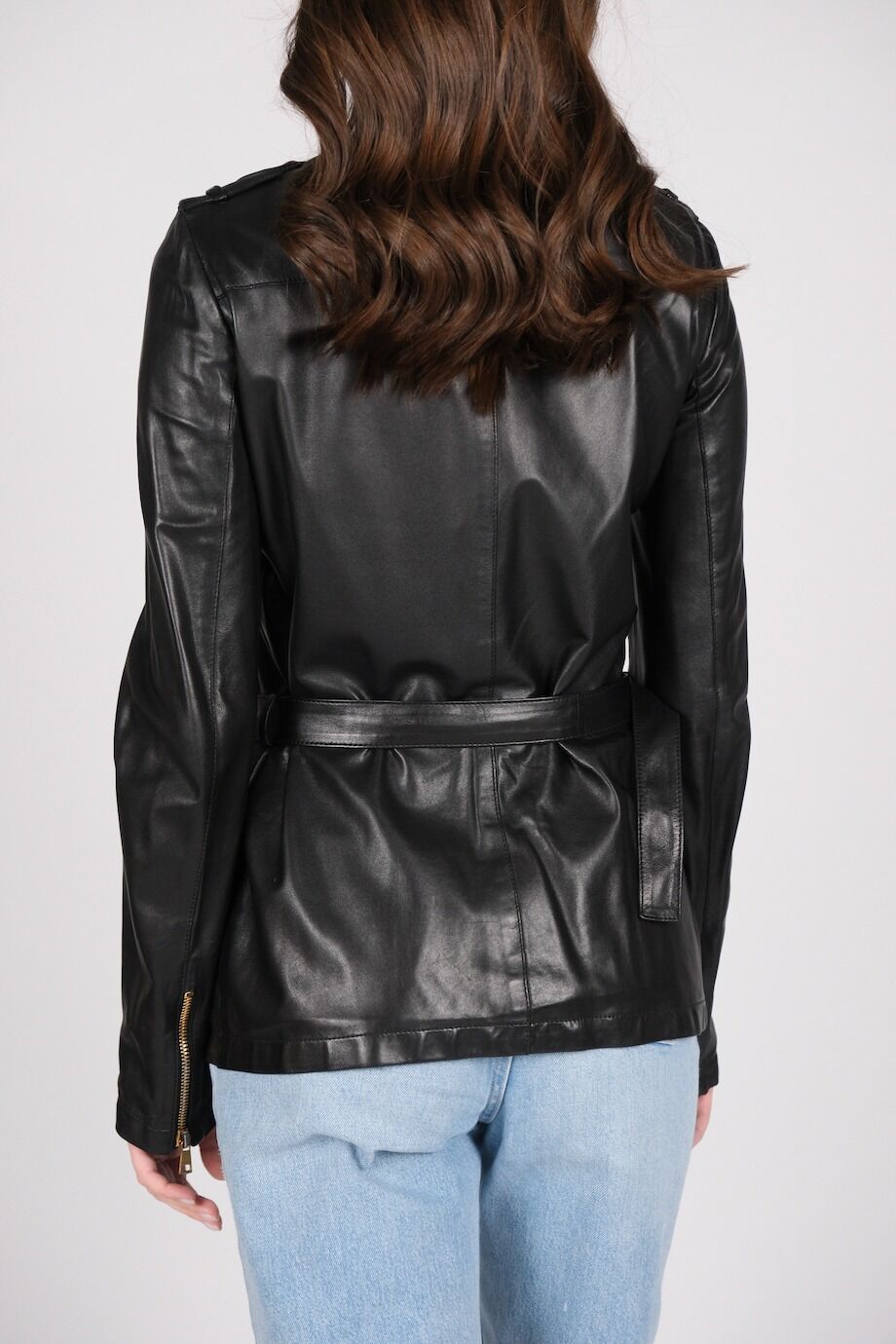 image 3 Удлиненная кожаная куртка чёрного цвета с поясом