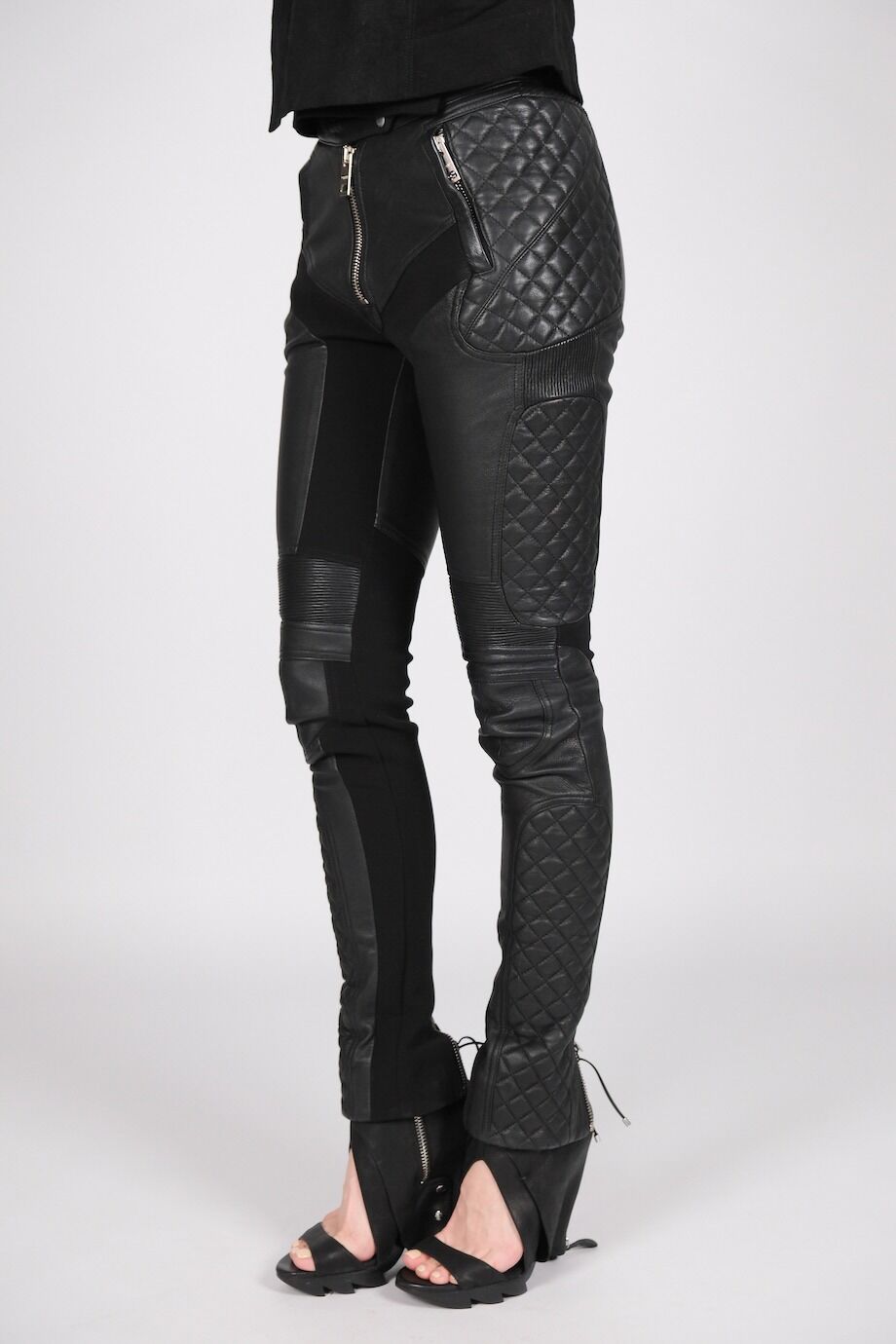 image 3 Кожаные брюки со вставками из текстиля