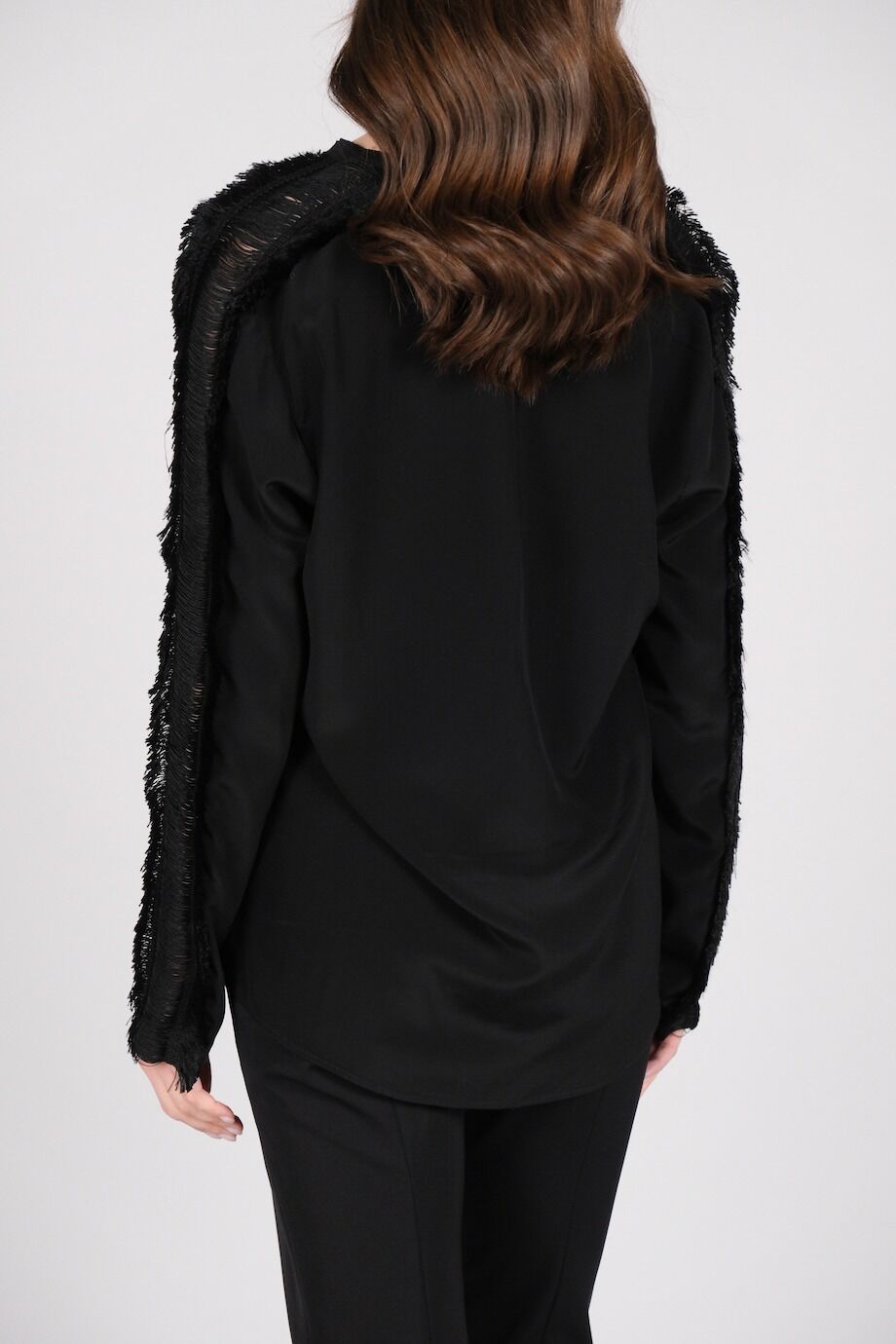 image 3 Шёлковая блуза чёрного цвета с бахромой