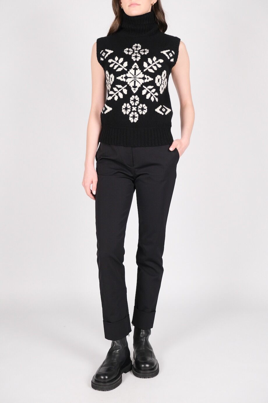 image 1 Брюки черного цвета с молниями и отворотами внизу