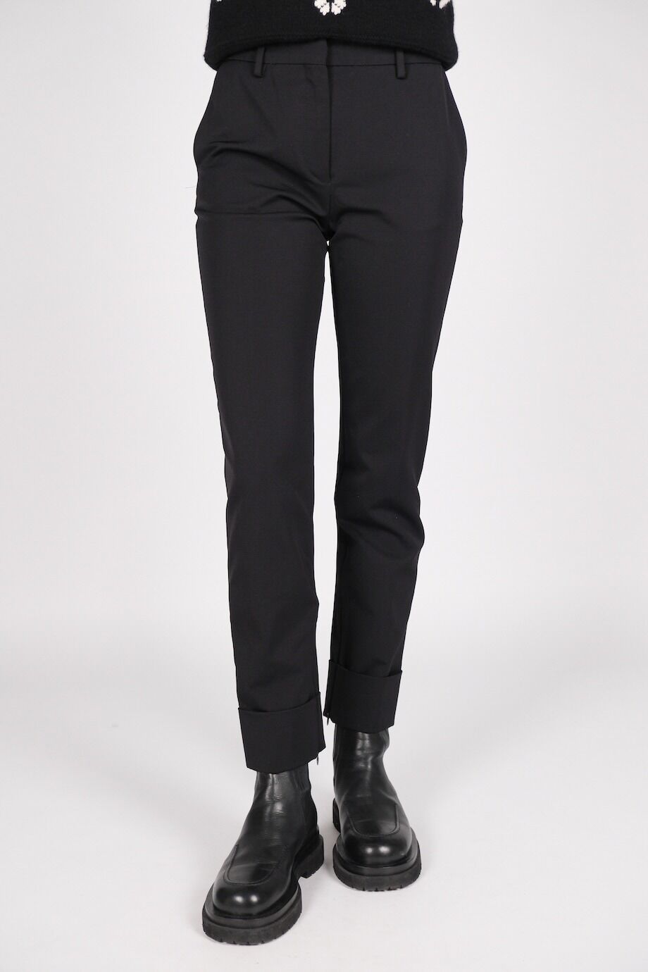 image 2 Брюки черного цвета с молниями и отворотами внизу