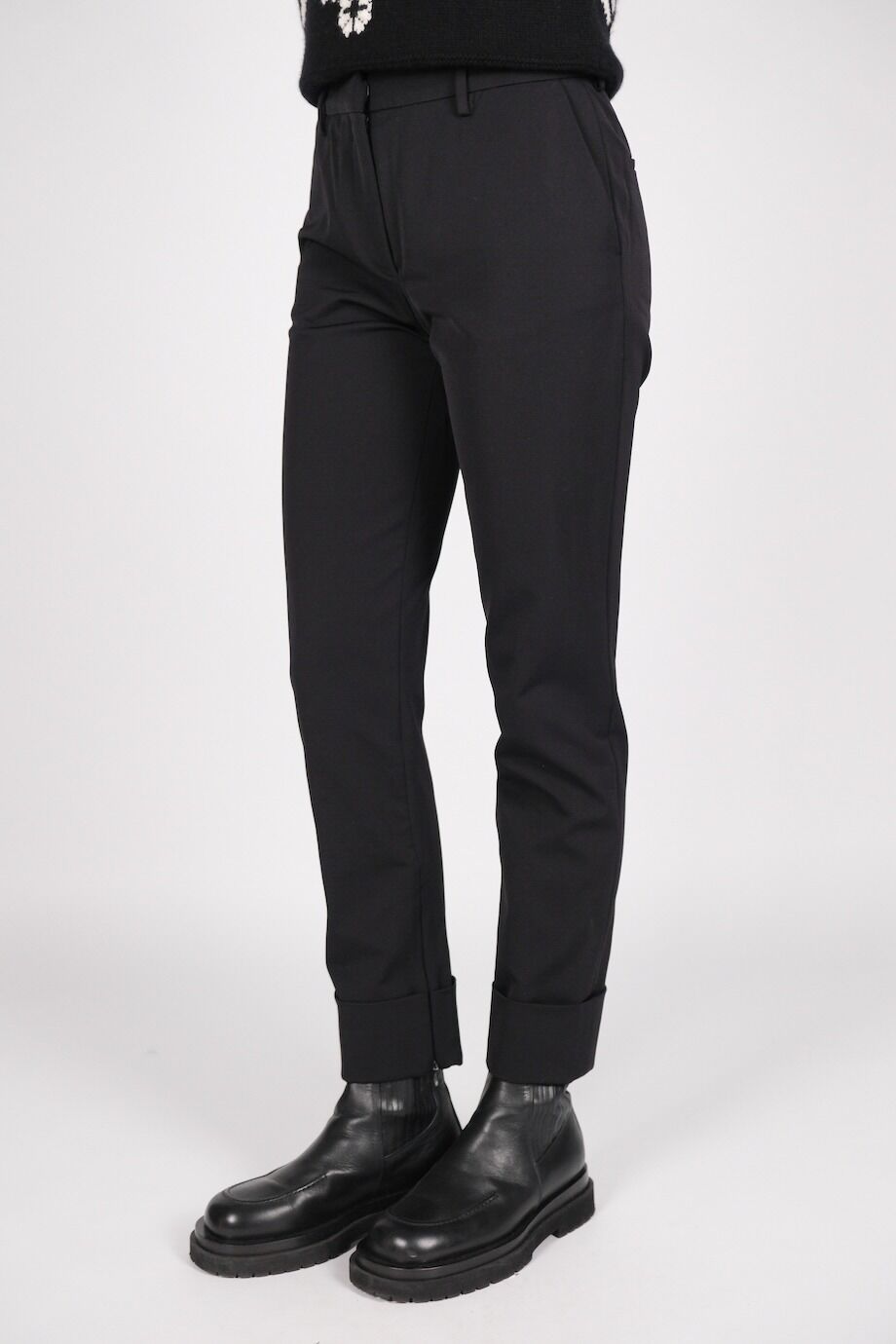 image 3 Брюки черного цвета с молниями и отворотами внизу