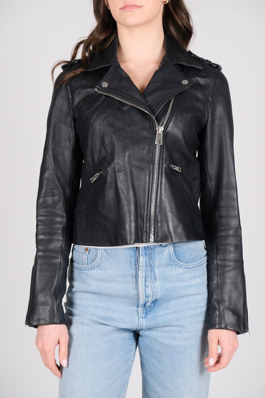 image 1 Кожаная куртка темно-синего цвета