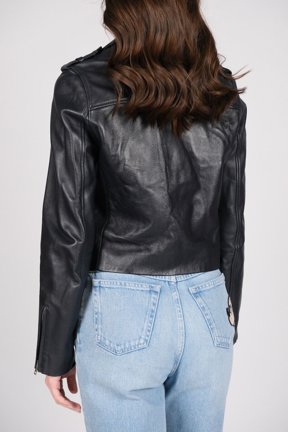 image 3 Кожаная куртка темно-синего цвета