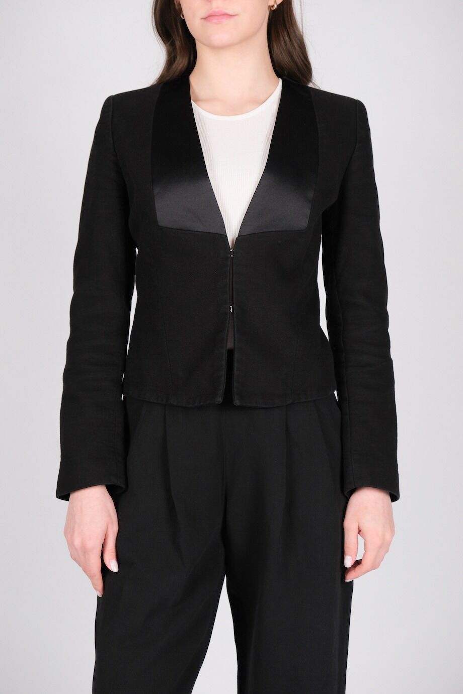 image 1 Жакет черного цвета с атласными вставками