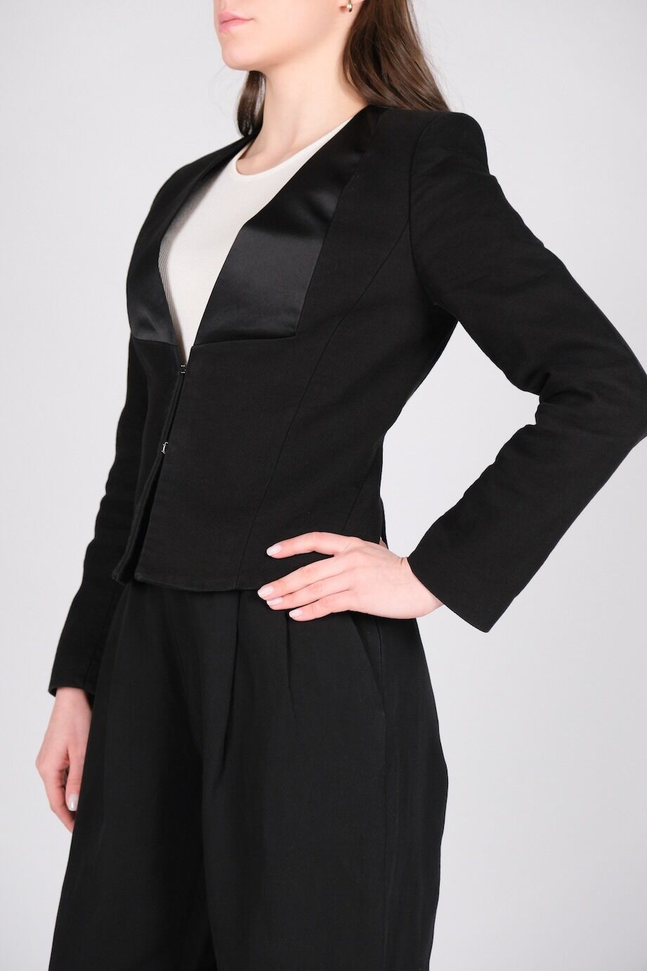 image 2 Жакет черного цвета с атласными вставками