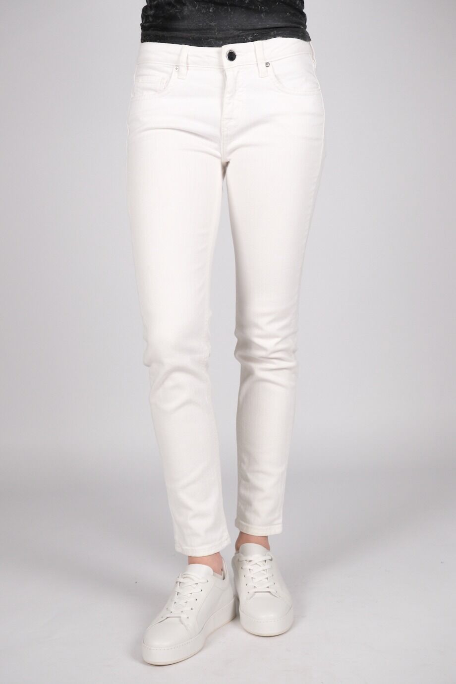 image 2 Джинсы скинни молочного цвета