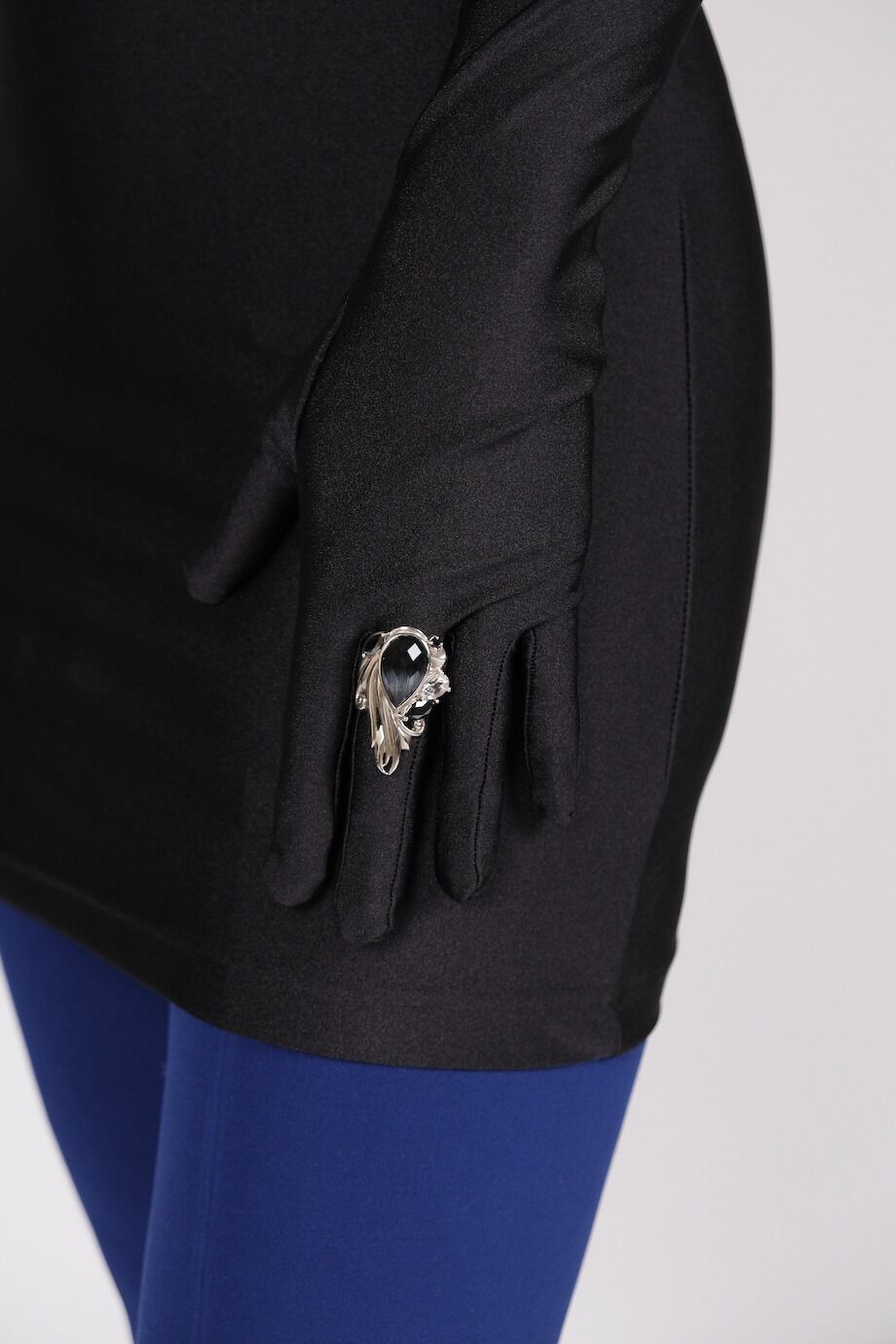 image 5 Платье-мини черного цвета с перчатками