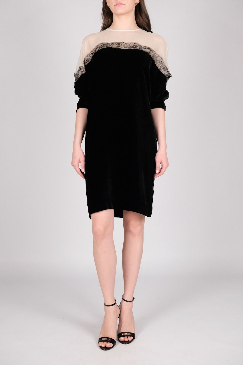 image 1 Платье бархатное черного цвета с белым верхом и кружевным декором