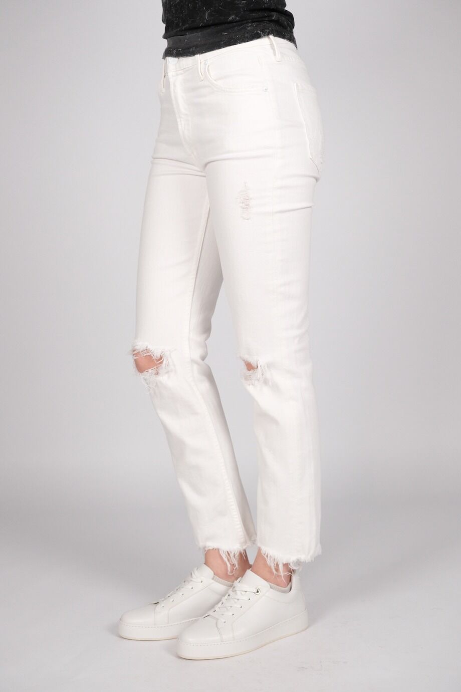 image 3 Джинсы белого цвета с прорезями на коленях