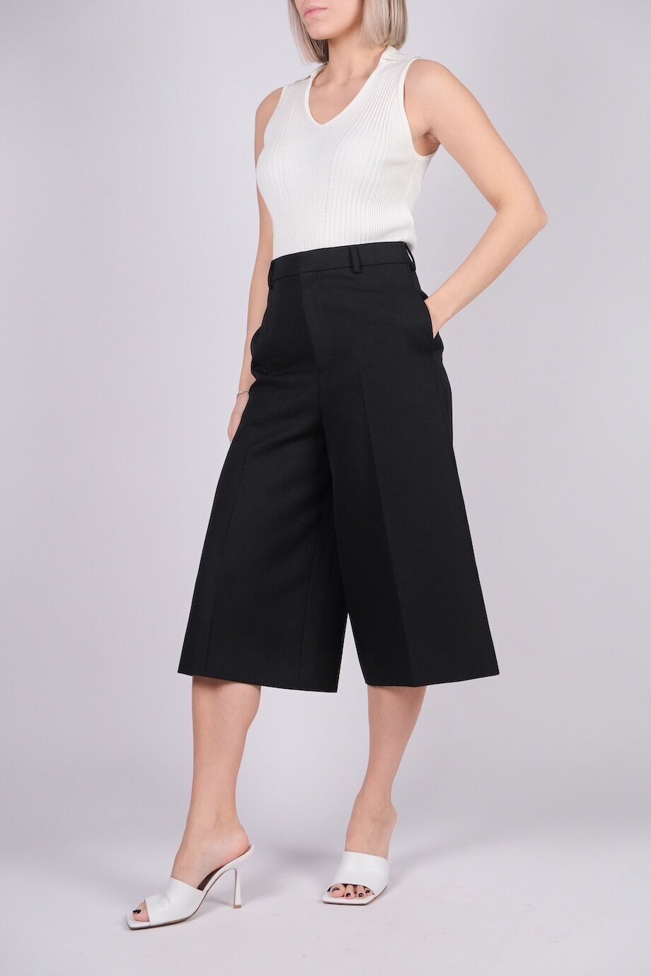 image 1 Бермуды черного цвета со стрелками