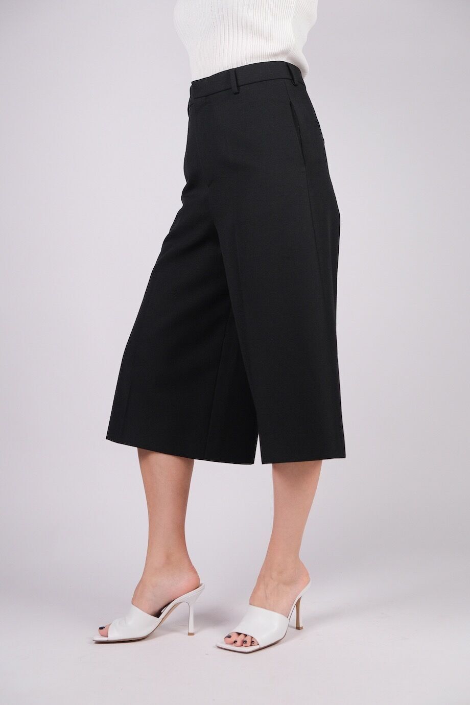 image 3 Бермуды черного цвета со стрелками