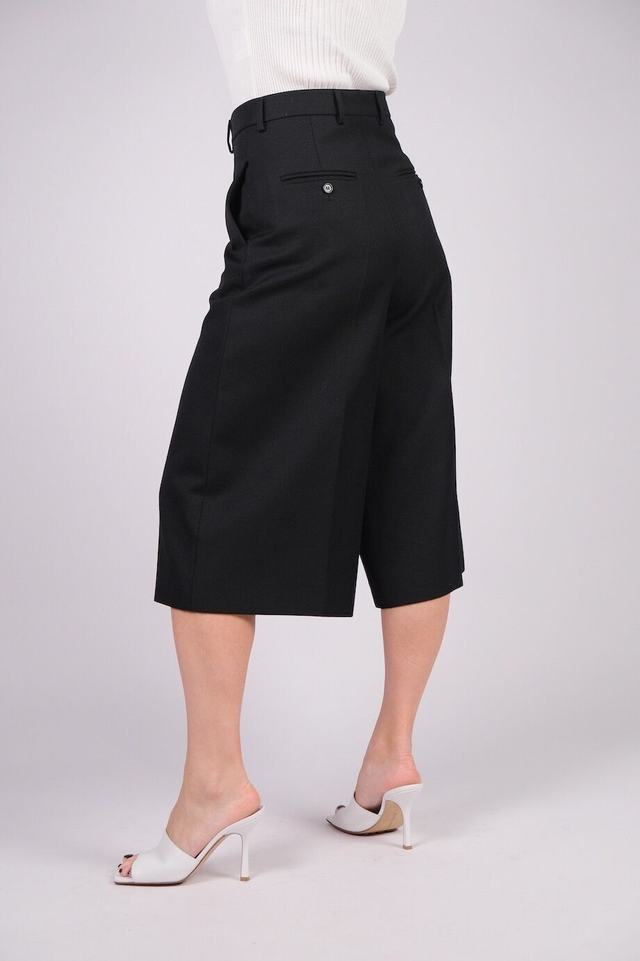 image 4 Бермуды черного цвета со стрелками