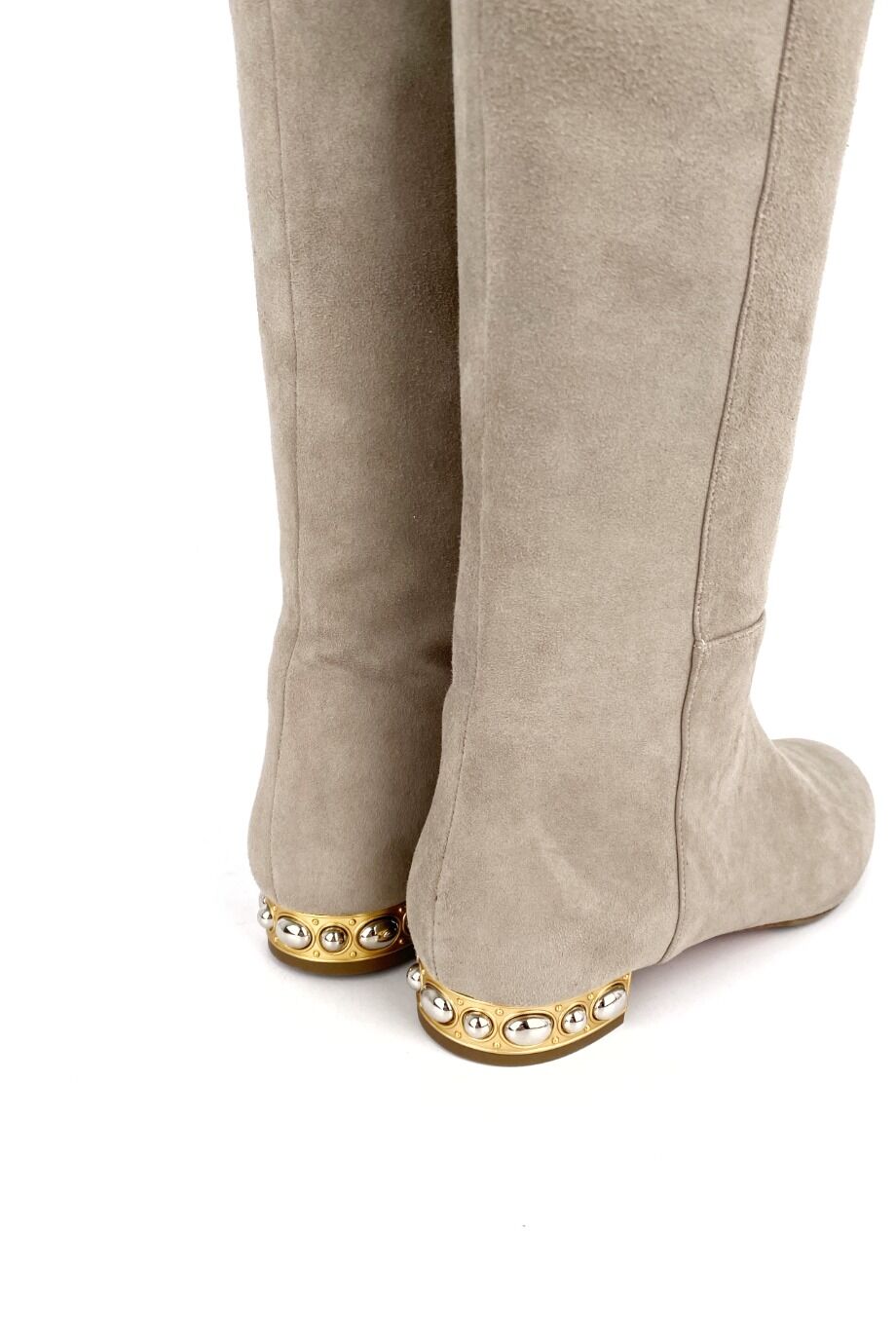 image 4 Замшевые сапоги бежевого цвета с декором на каблуке