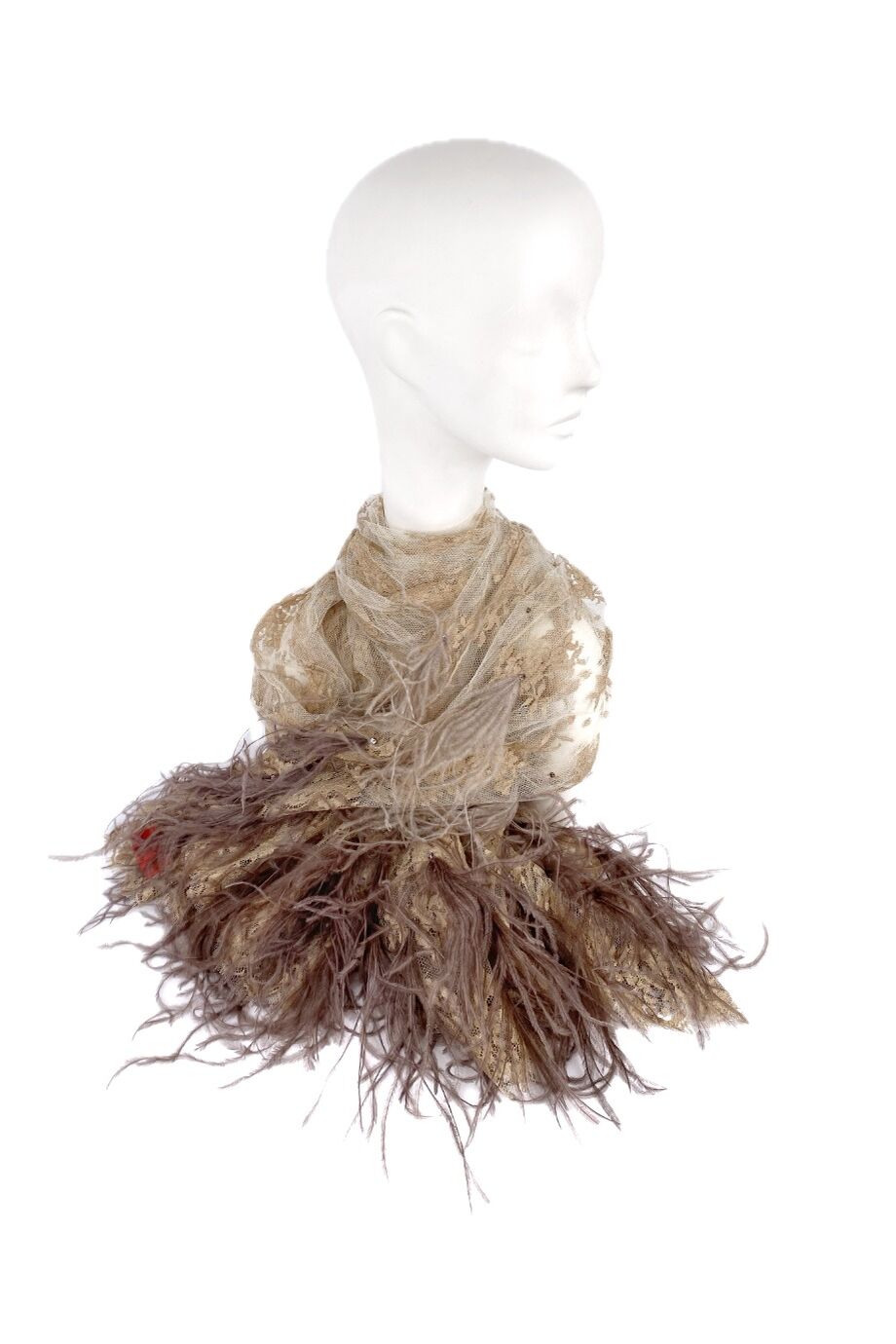 image 4 Шаль из кружева бежевого цвета с декором из перьев