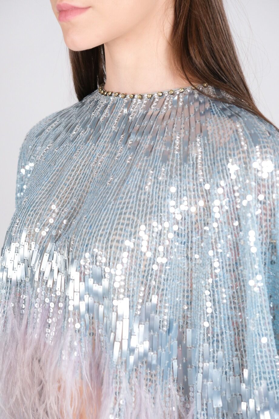 image 4 Накидка с декором из пайеток и перьев голубого цвета
