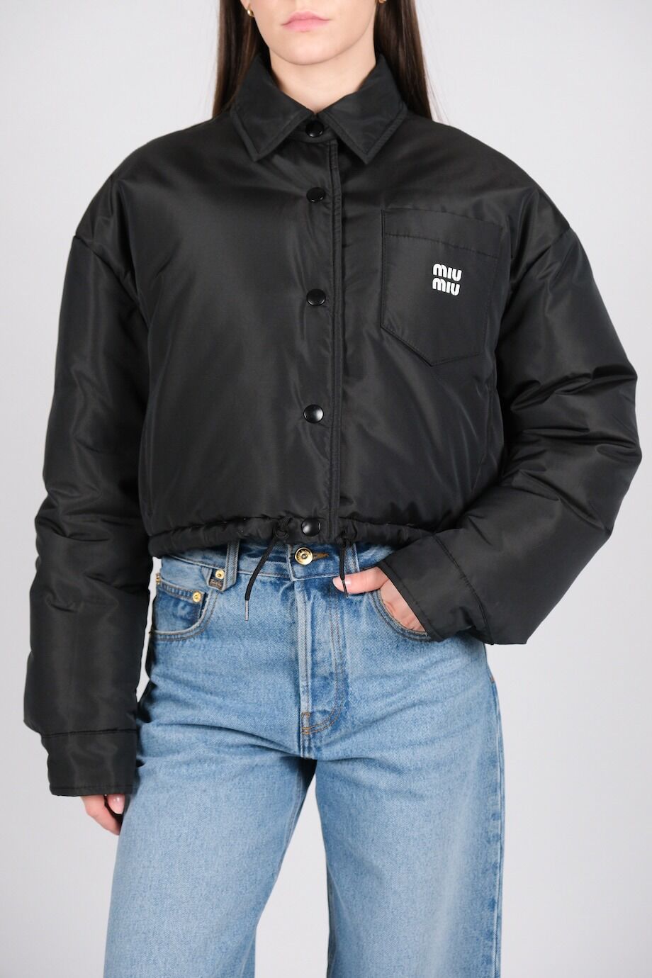 image 1 Укороченная куртка черного цвета