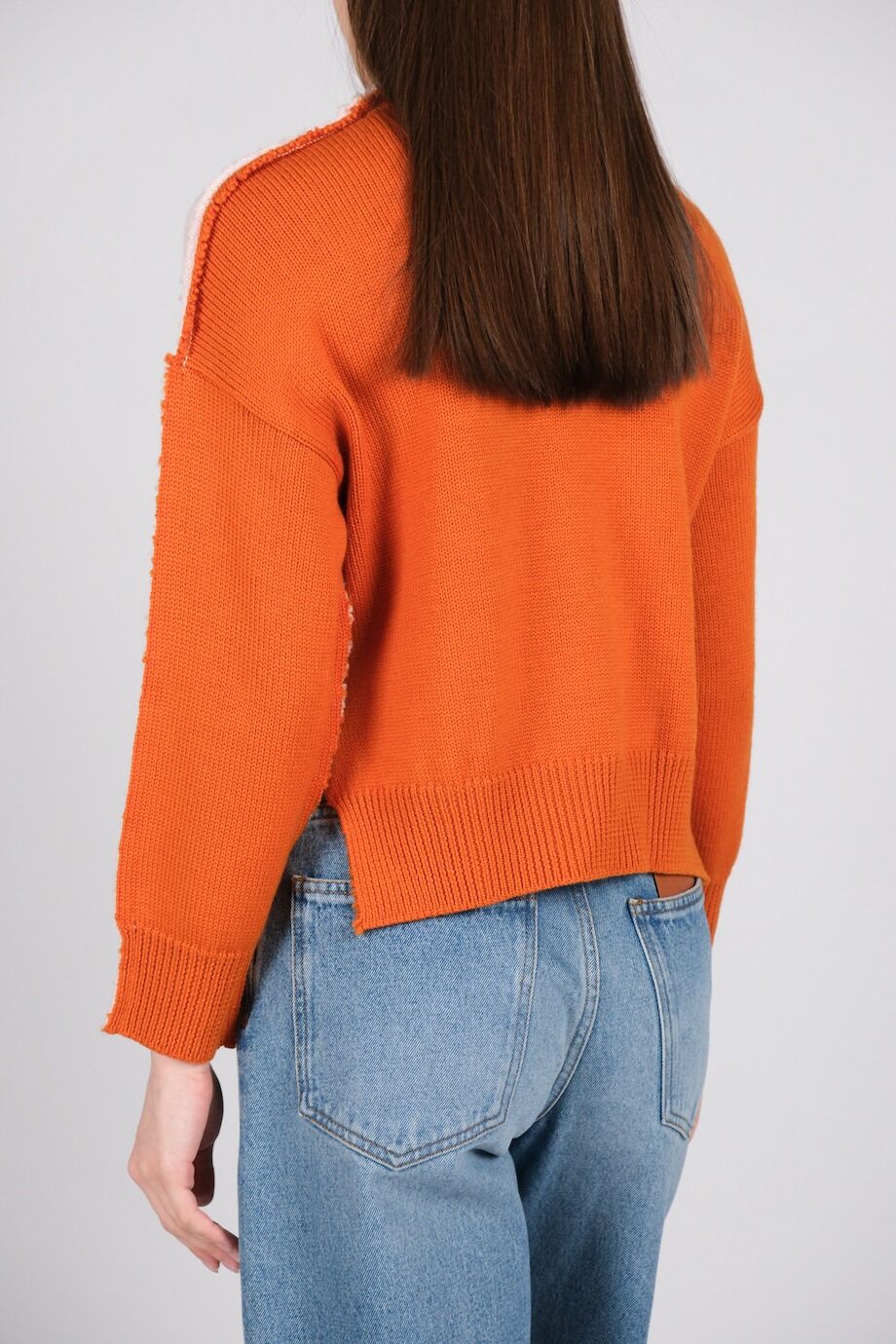 image 3 Укороченный свитер с декором из стекляруса на вороте