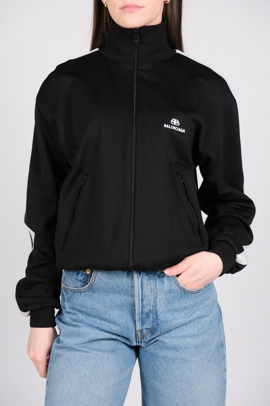 image 1 Олимпийка черного цвета с белыми лампасами