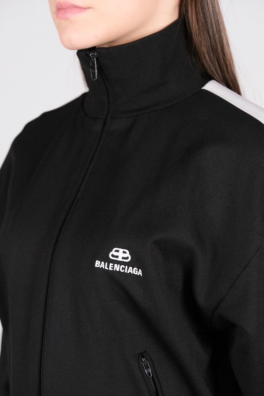 image 4 Олимпийка черного цвета с белыми лампасами