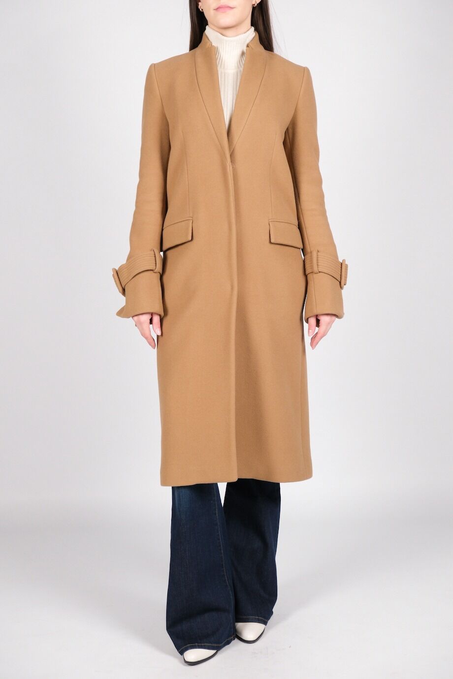 image 1 Пальто бежевого цвета на кнопках