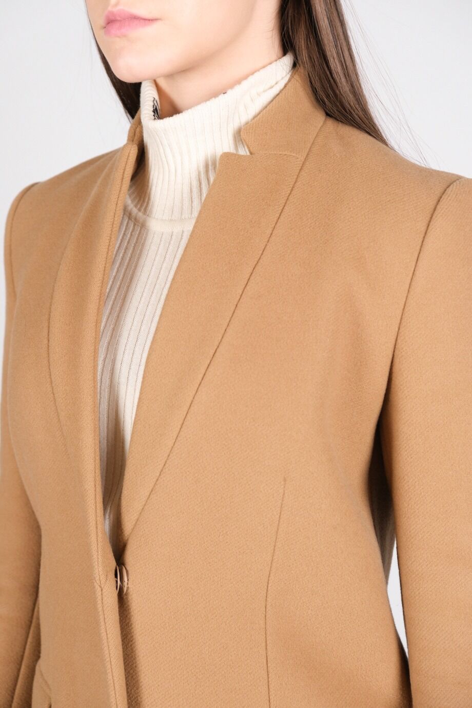 image 4 Пальто бежевого цвета на кнопках