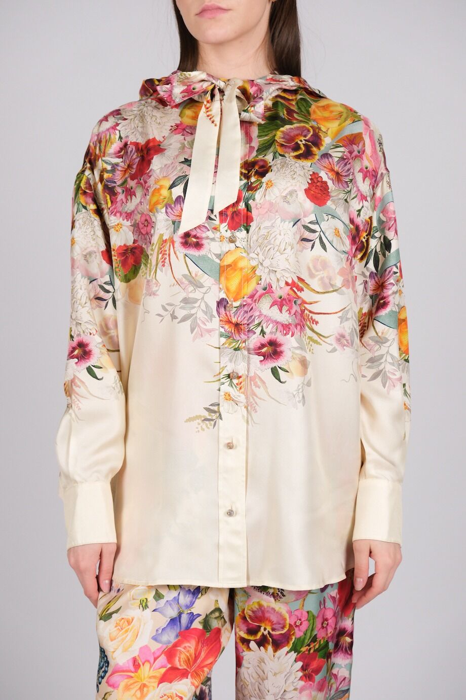 image 4 Шёлковый брючный костюм с цветочным принтом