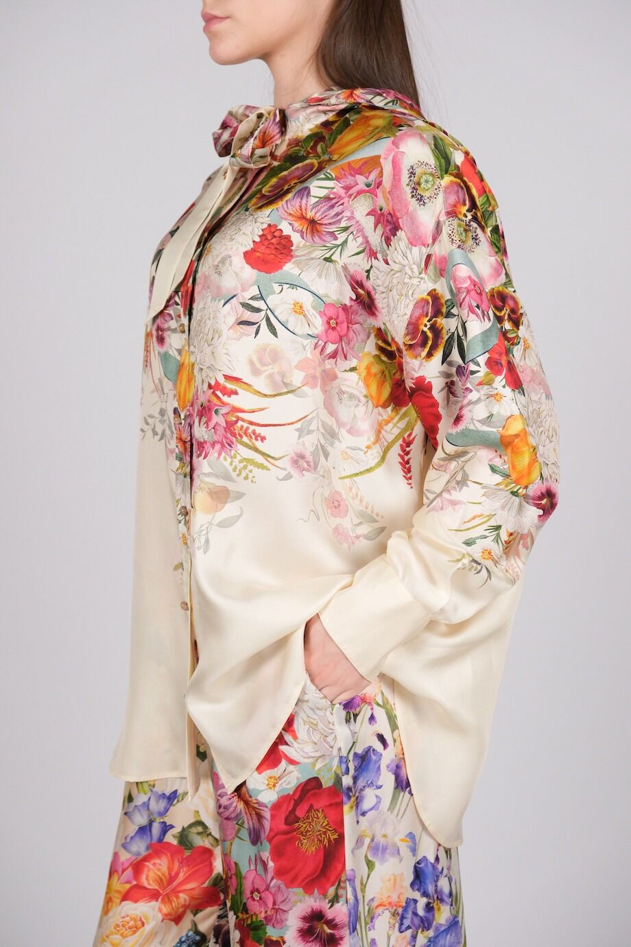 image 5 Шёлковый брючный костюм с цветочным принтом