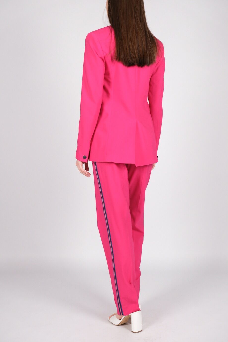 image 3 Брючный костюм розового цвета с лампасами