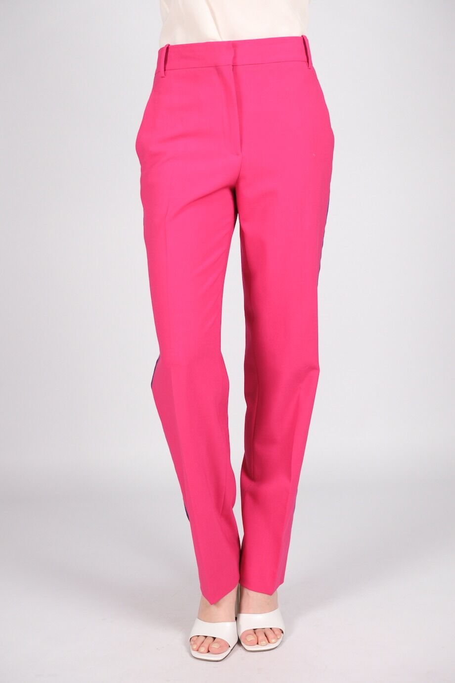 image 5 Брючный костюм розового цвета с лампасами