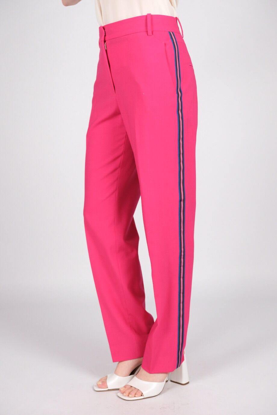 image 6 Брючный костюм розового цвета с лампасами