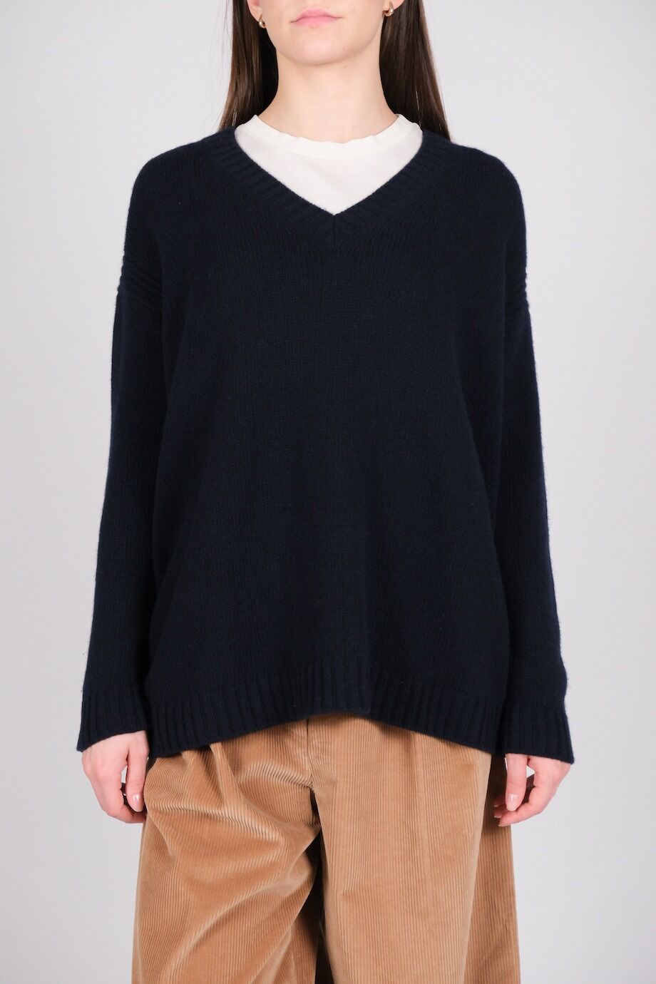 image 1 Свитер синего цвета с V-образным вырезом