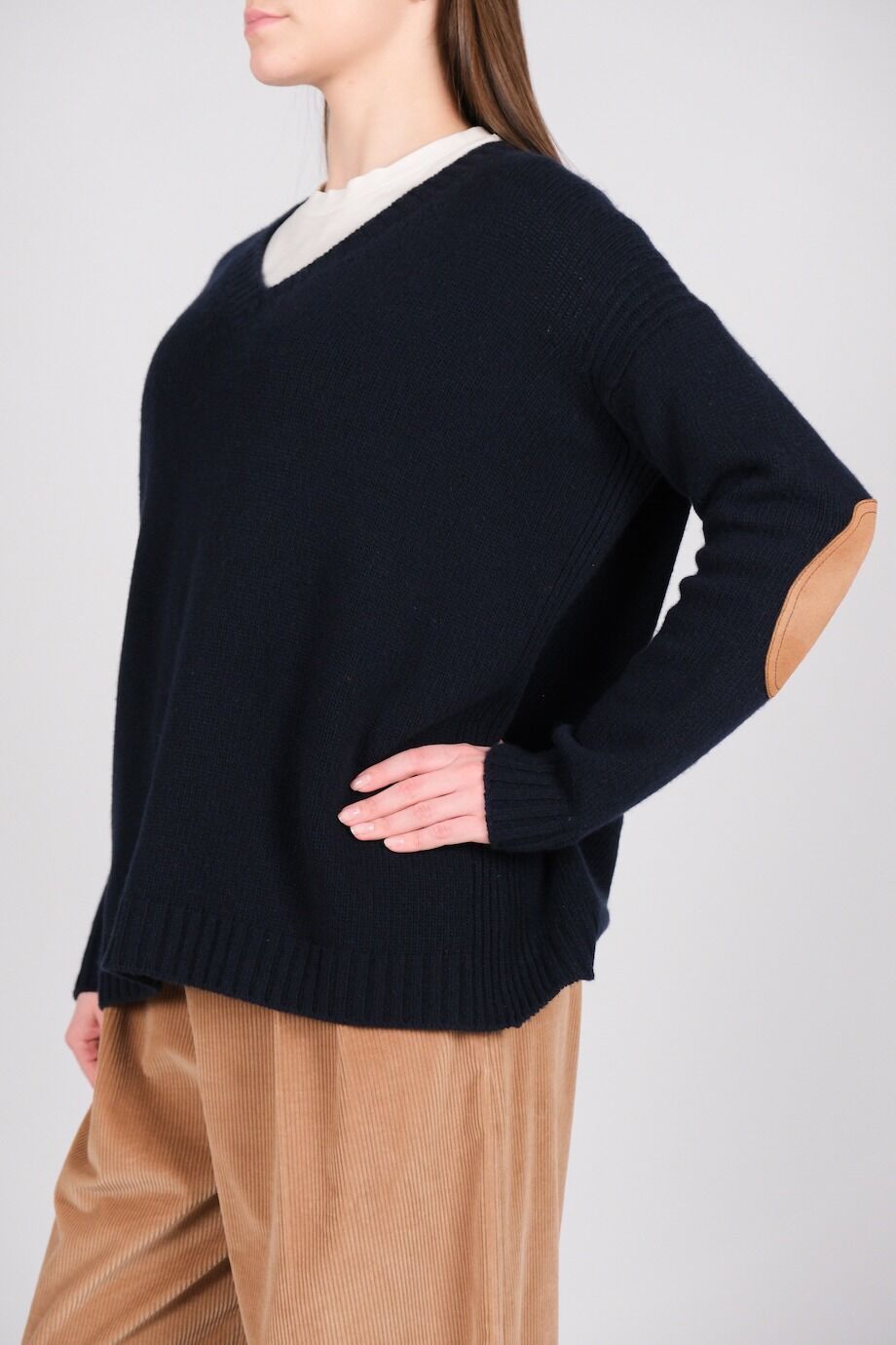 image 2 Свитер синего цвета с V-образным вырезом