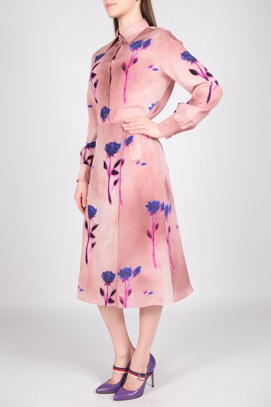 image 4 Шёлковый костюм розового цвета с цветочным принтом