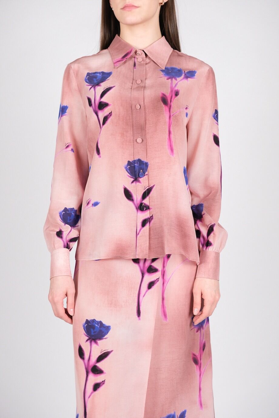 image 6 Шёлковый костюм розового цвета с цветочным принтом