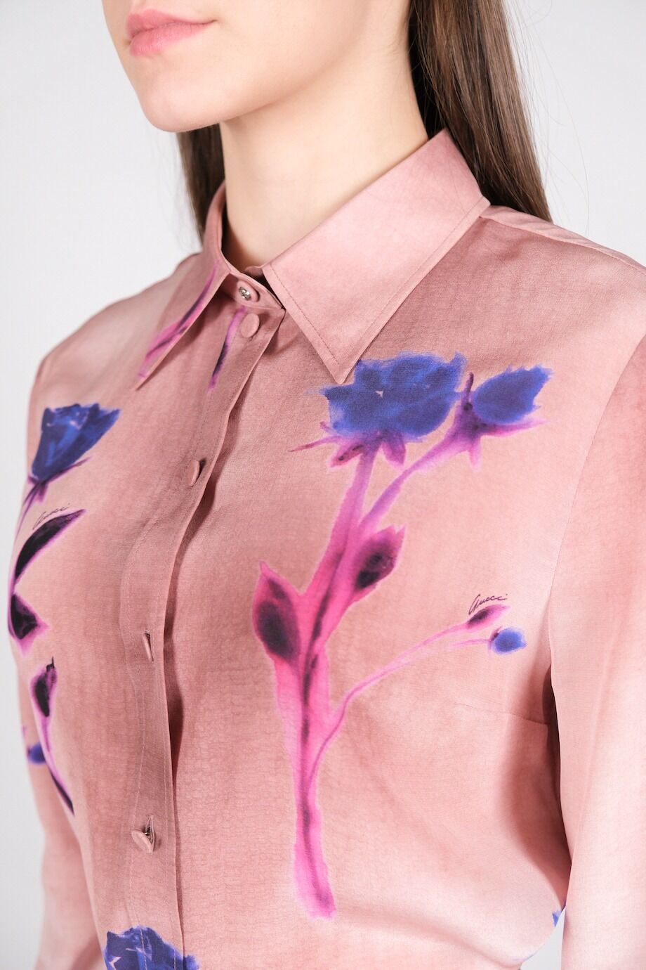 image 8 Шёлковый костюм розового цвета с цветочным принтом