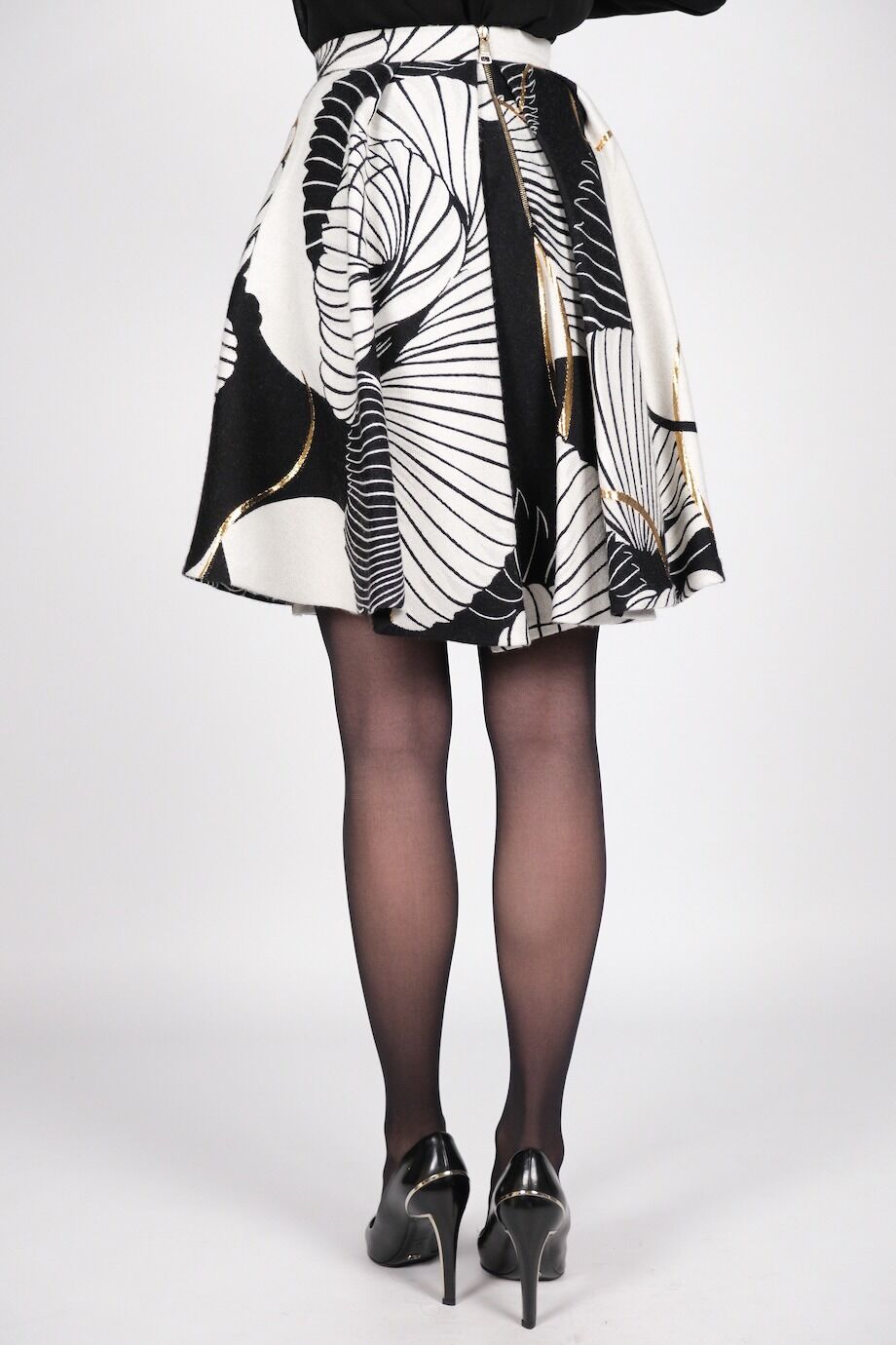 image 4 Юбка черно-белой расцветки с золотой нитью