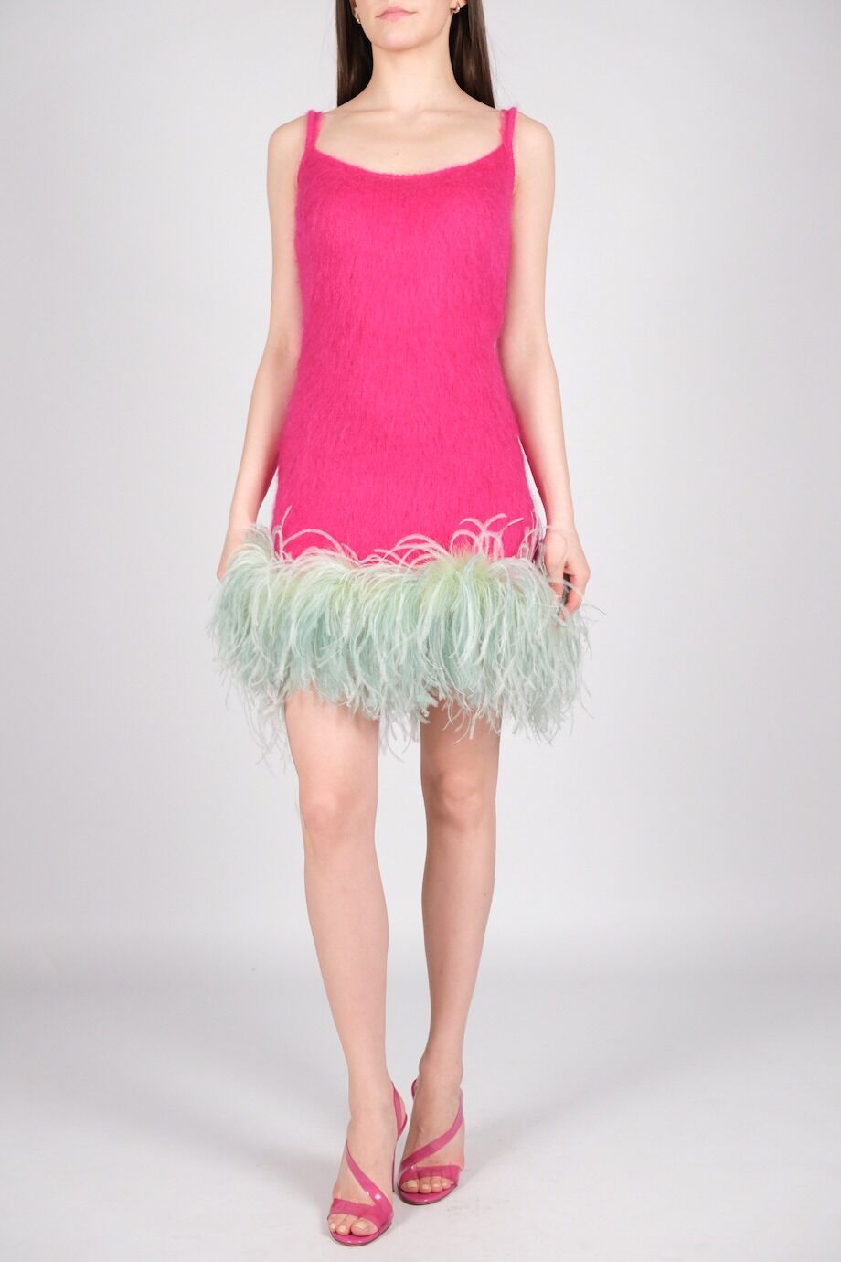 image 1 Вязаное платье цвета фуксии с голубыми перьями