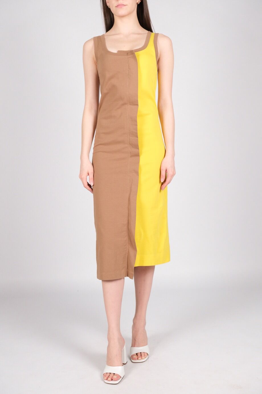 image 1 Платье жёлто-коричневого цвета