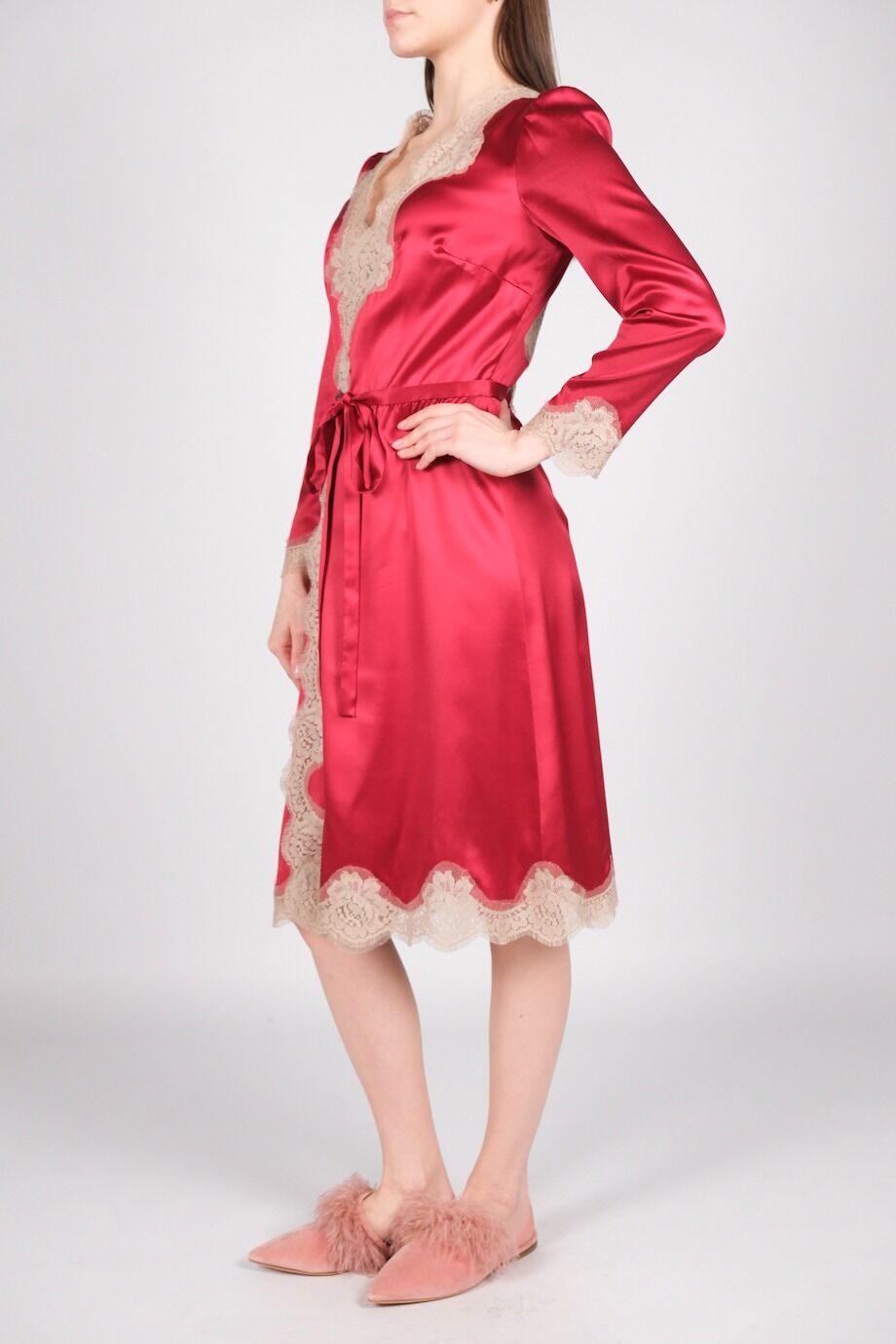 image 2 Атласный халат красного цвета с кружевом